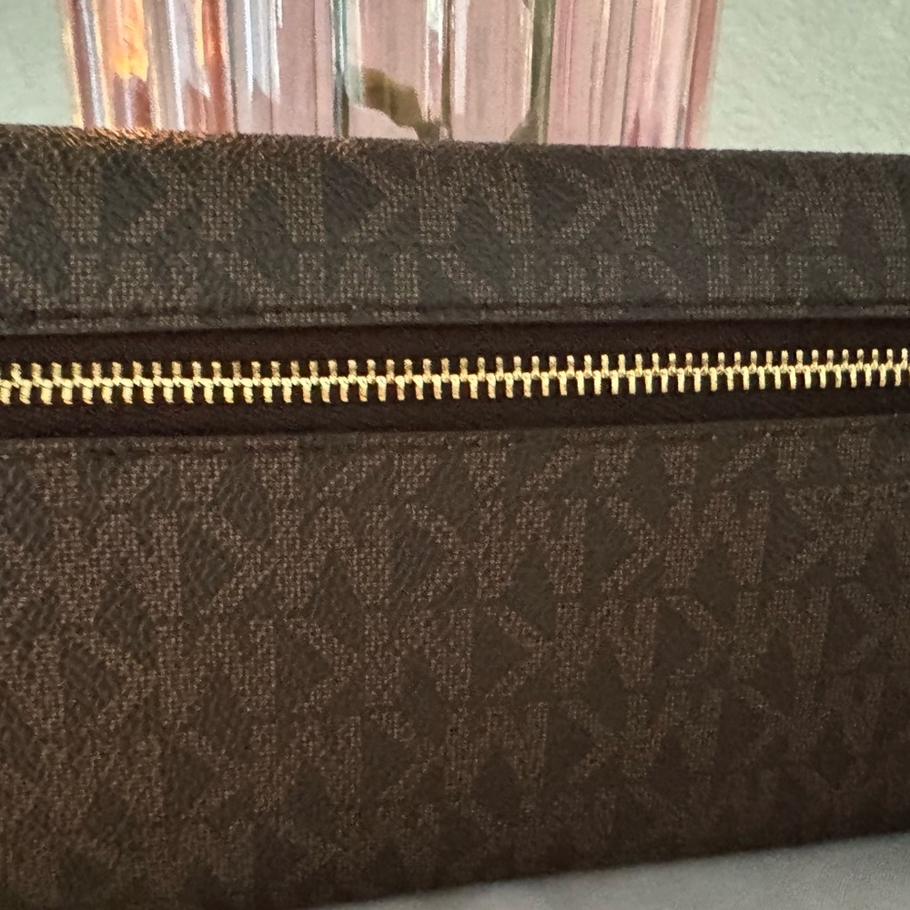 Authentic MK Wallet - Picture 5 of 5